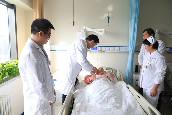 【北京头条客户端】2019-02-21 分娩中颅内出血 两新黄金城hjc222半小时从生死边缘“抢”回二孩妈妈
